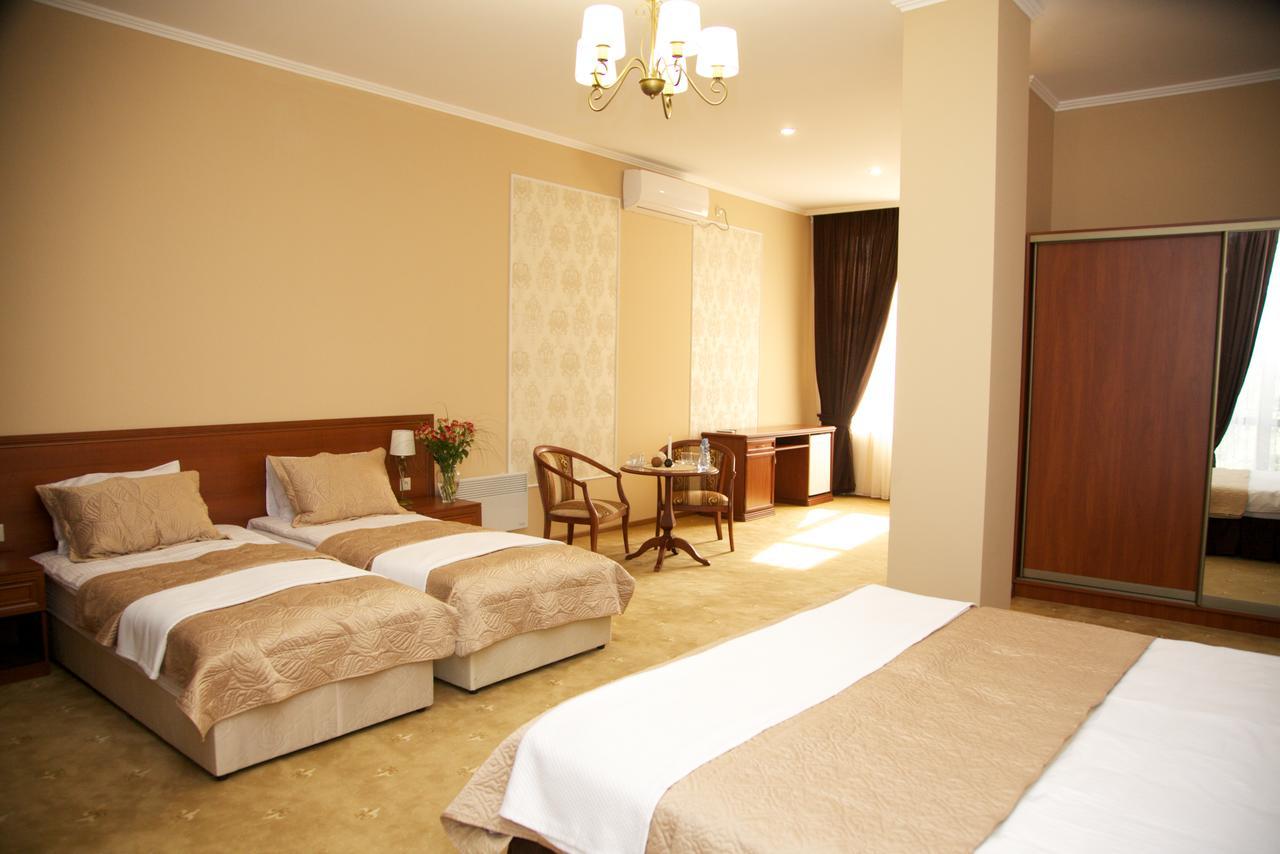 Dioskuria Hotel Sukhumi Exterior photo